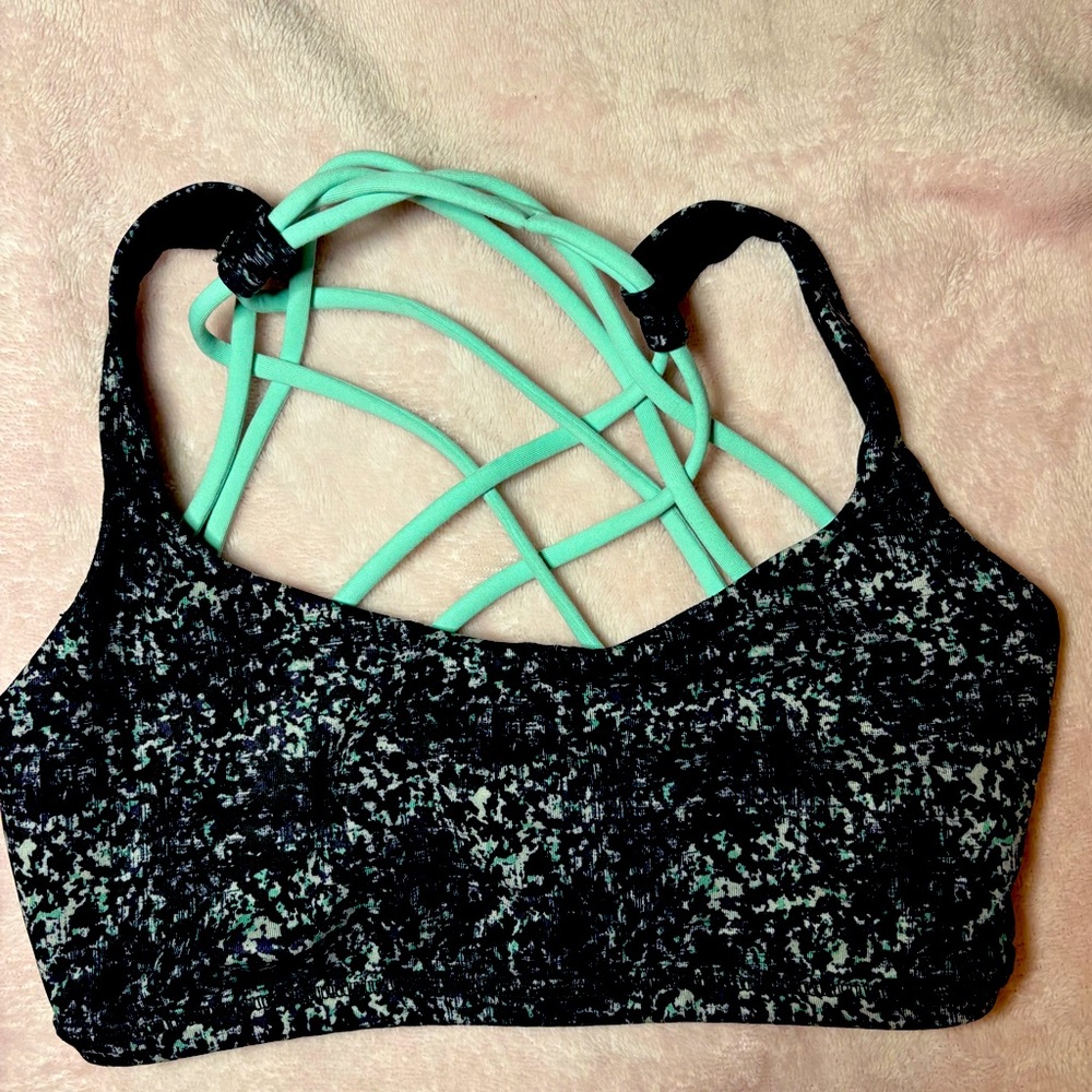 Lululemon Free to be Sports Bra
Sports bra is new, unworn just no tag